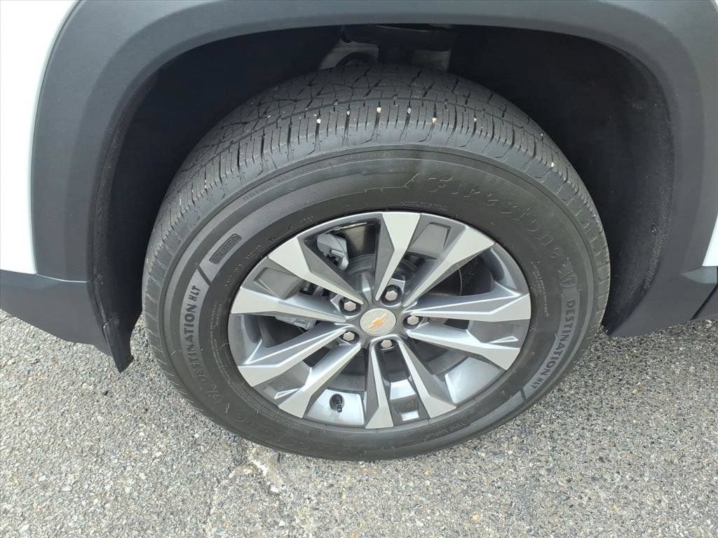 Used 2026 Chevrolet Equinox LT FWD image 10