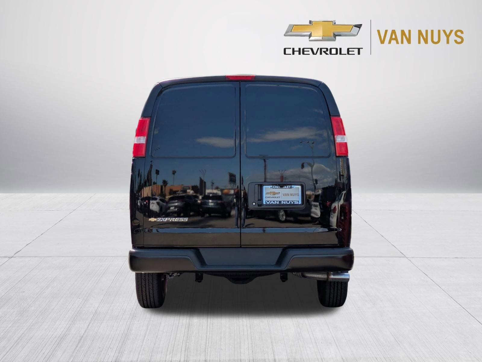 New 2026 Chevrolet Express 3500 RWD image 5