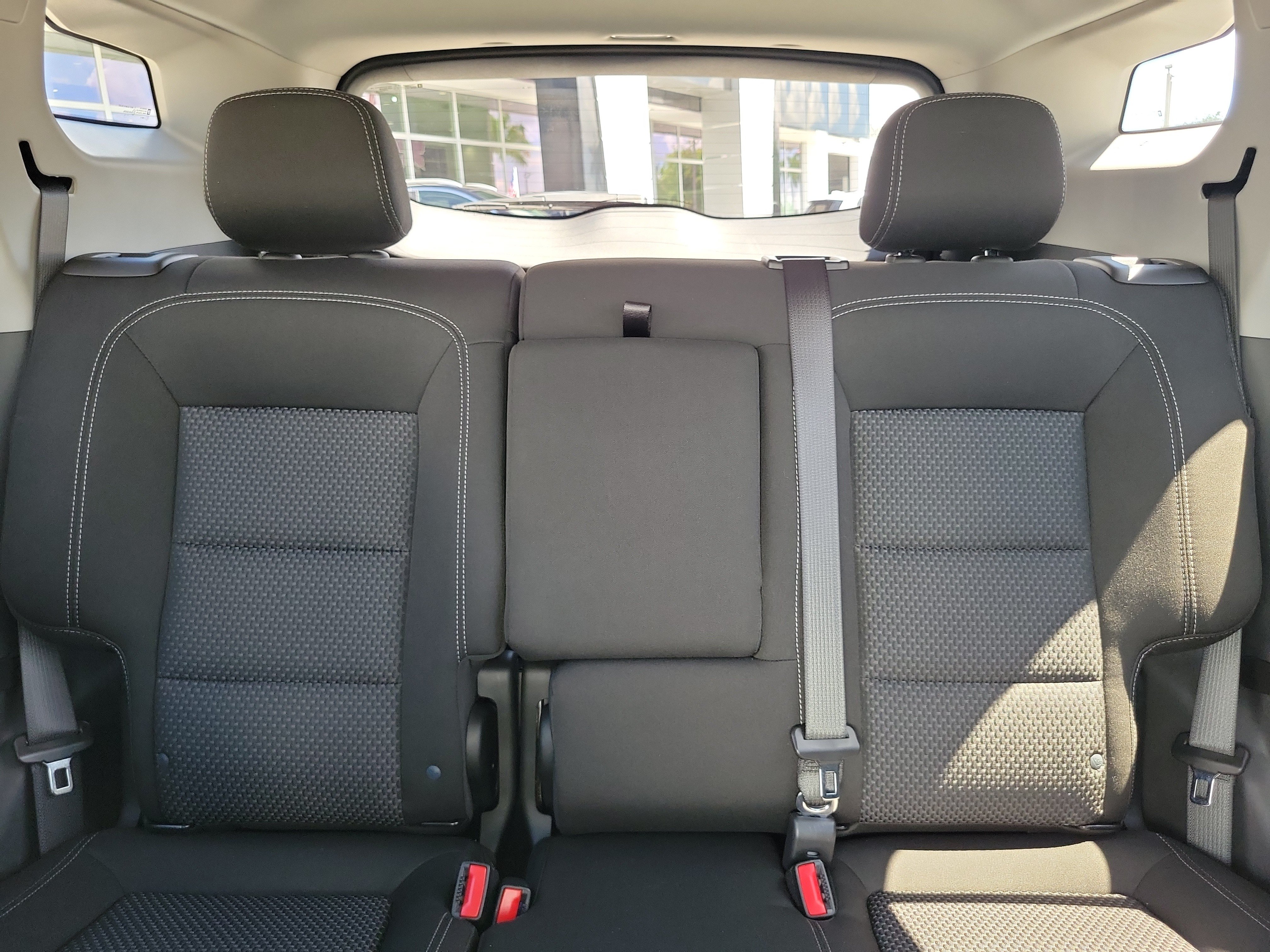 Used 2024 GMC Terrain SLE w/ Driver Convenience Package FWD image 15