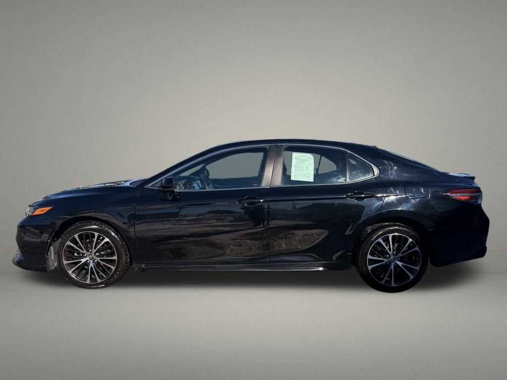 Used 2020 Toyota Camry SE image 2