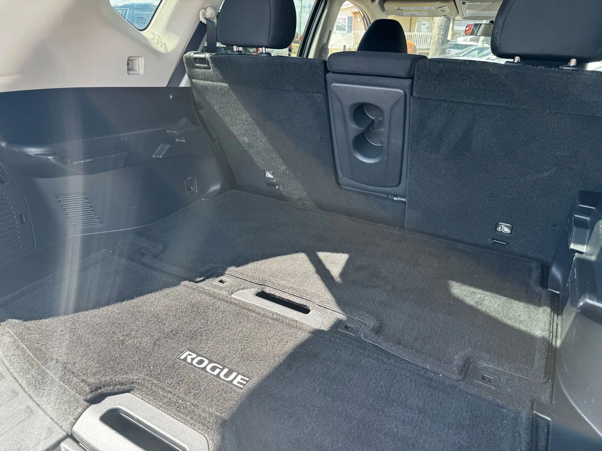 Used 2018 Nissan Rogue SV w/ Premium Package image 6