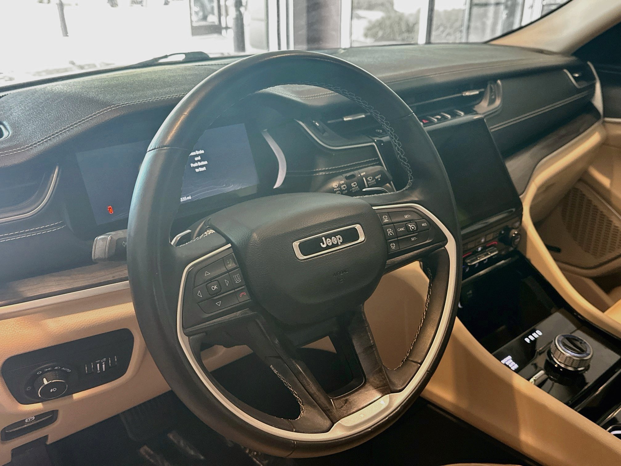 Used 2022 Jeep Grand Cherokee L Limited AWD/4WD image 18