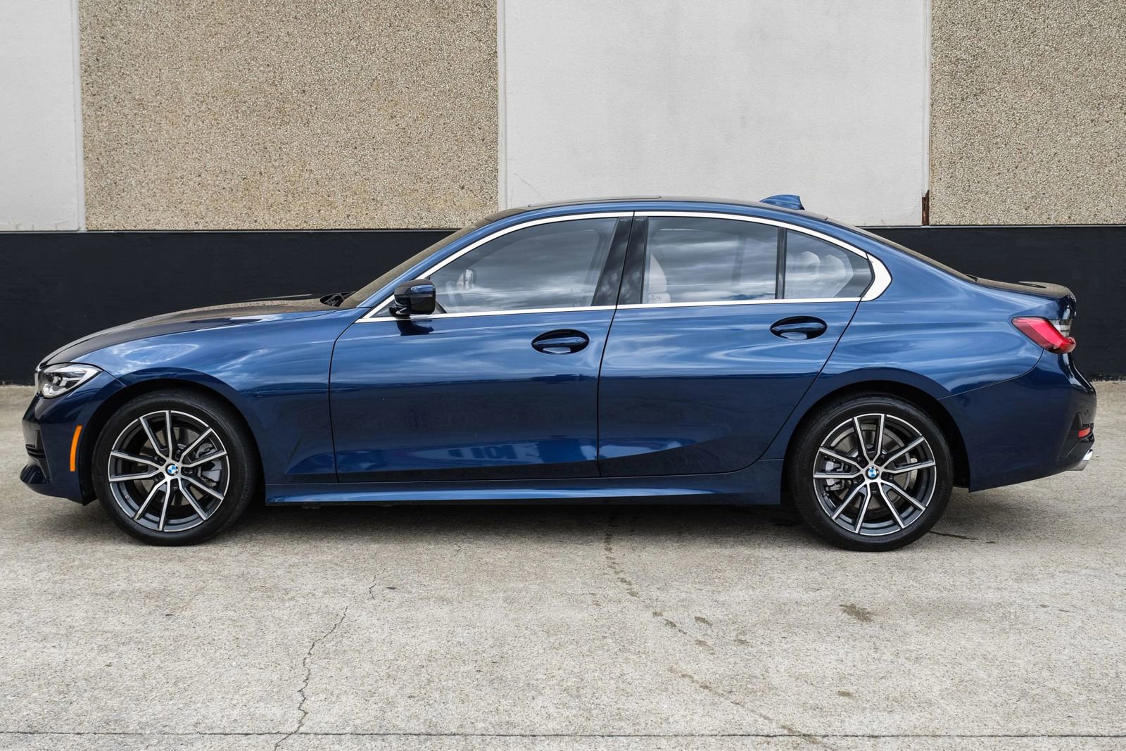 Used 2019 BMW 330i xDrive Sedan w/ Convenience Package AWD/4WD image 11