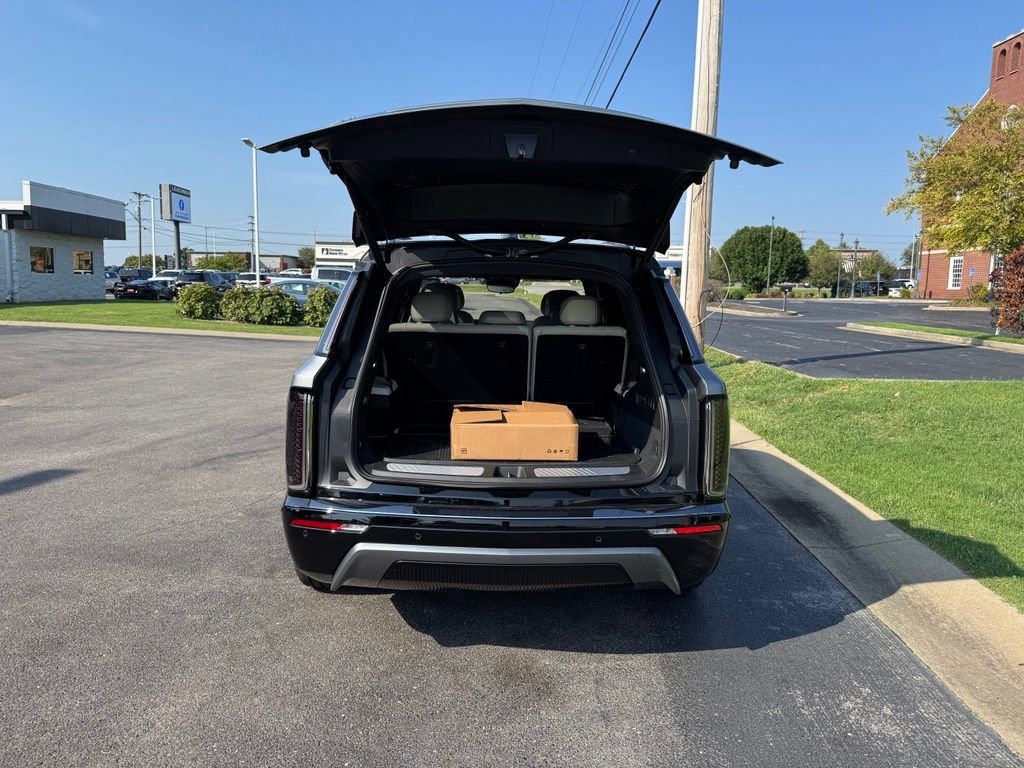 New 2027 Cadillac Vistiq Sport w/ LPO, Floor Liner Package AWD/4WD image 30