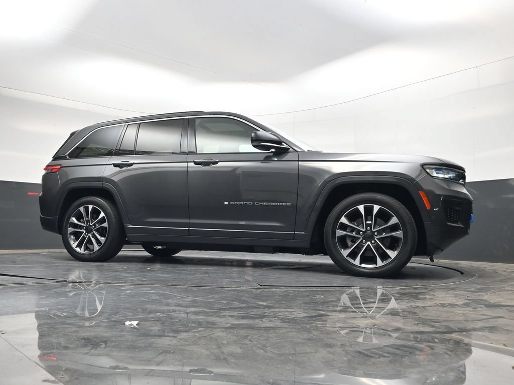 Used 2023 Jeep Grand Cherokee Overland w/ Advanced Protech Group III AWD/4WD image 37