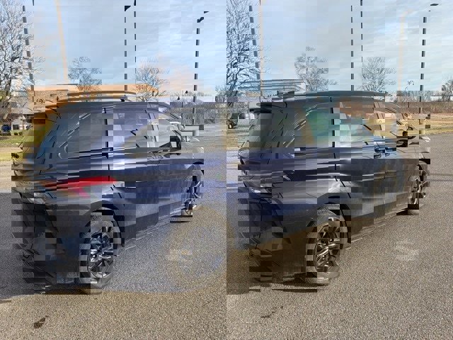 Used 2025 Toyota Sienna XSE image 17