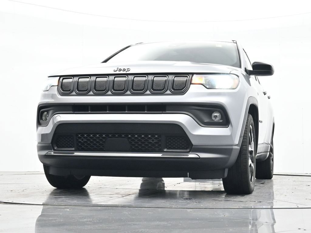 Used 2022 Jeep Compass Altitude image 33