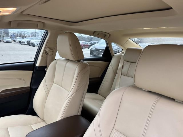 Used 2016 Toyota Avalon Limited w/ Toyota Safety Sense Package image 33