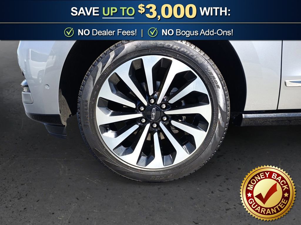 Used 2024 Lincoln Navigator Reserve image 13