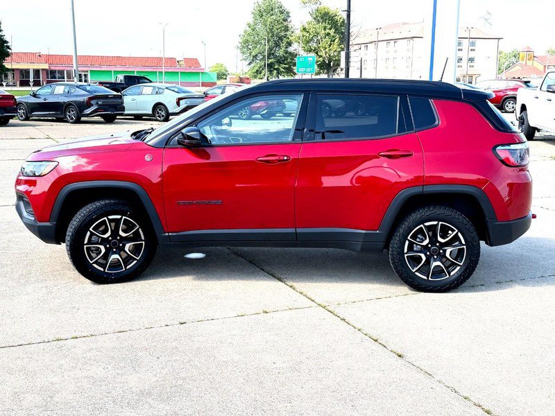 Used 2025 Jeep Compass Trailhawk AWD/4WD image 6