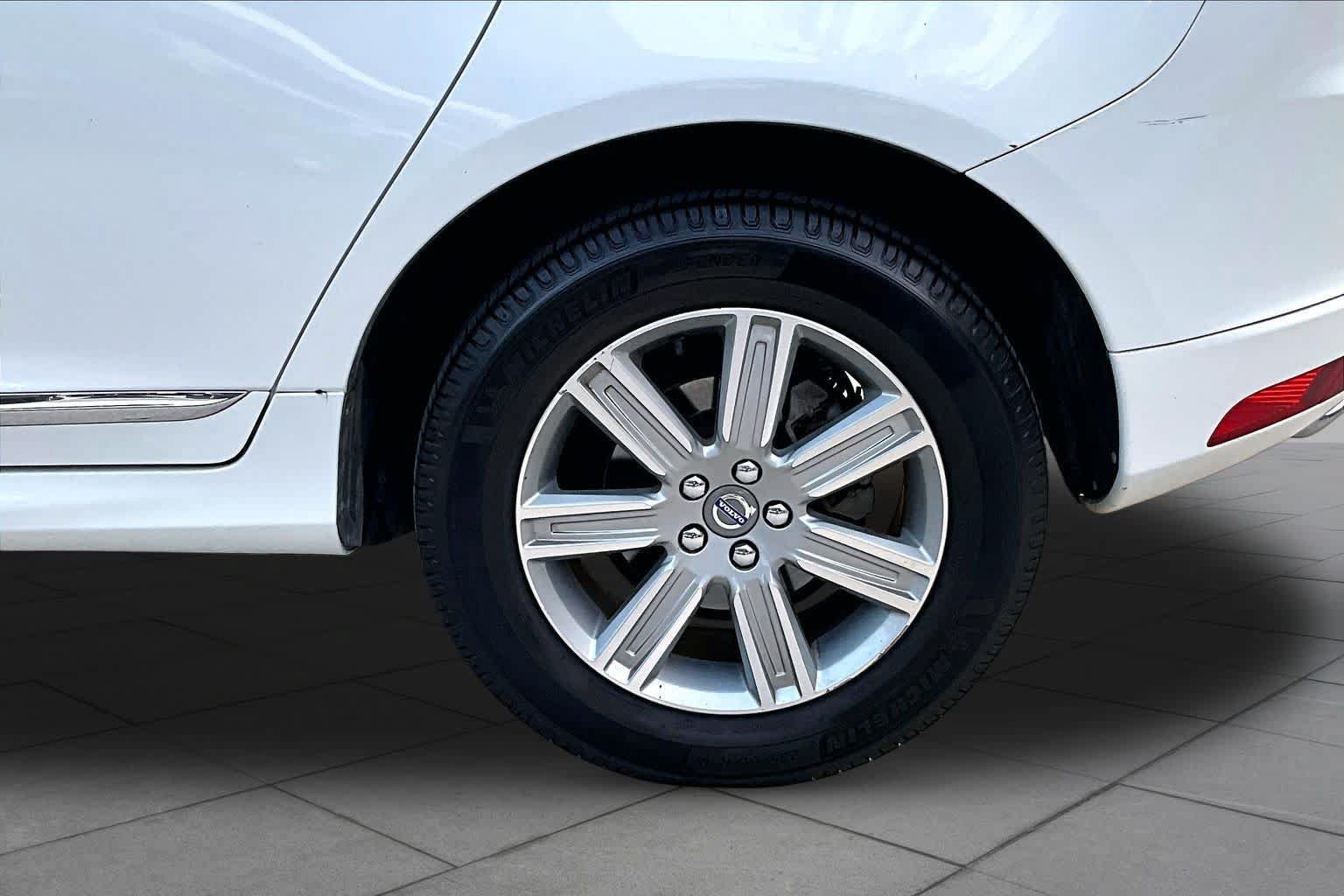 Used 2017 Volvo XC60 T5 Inscription w/ Advanced Package AWD/4WD image 11