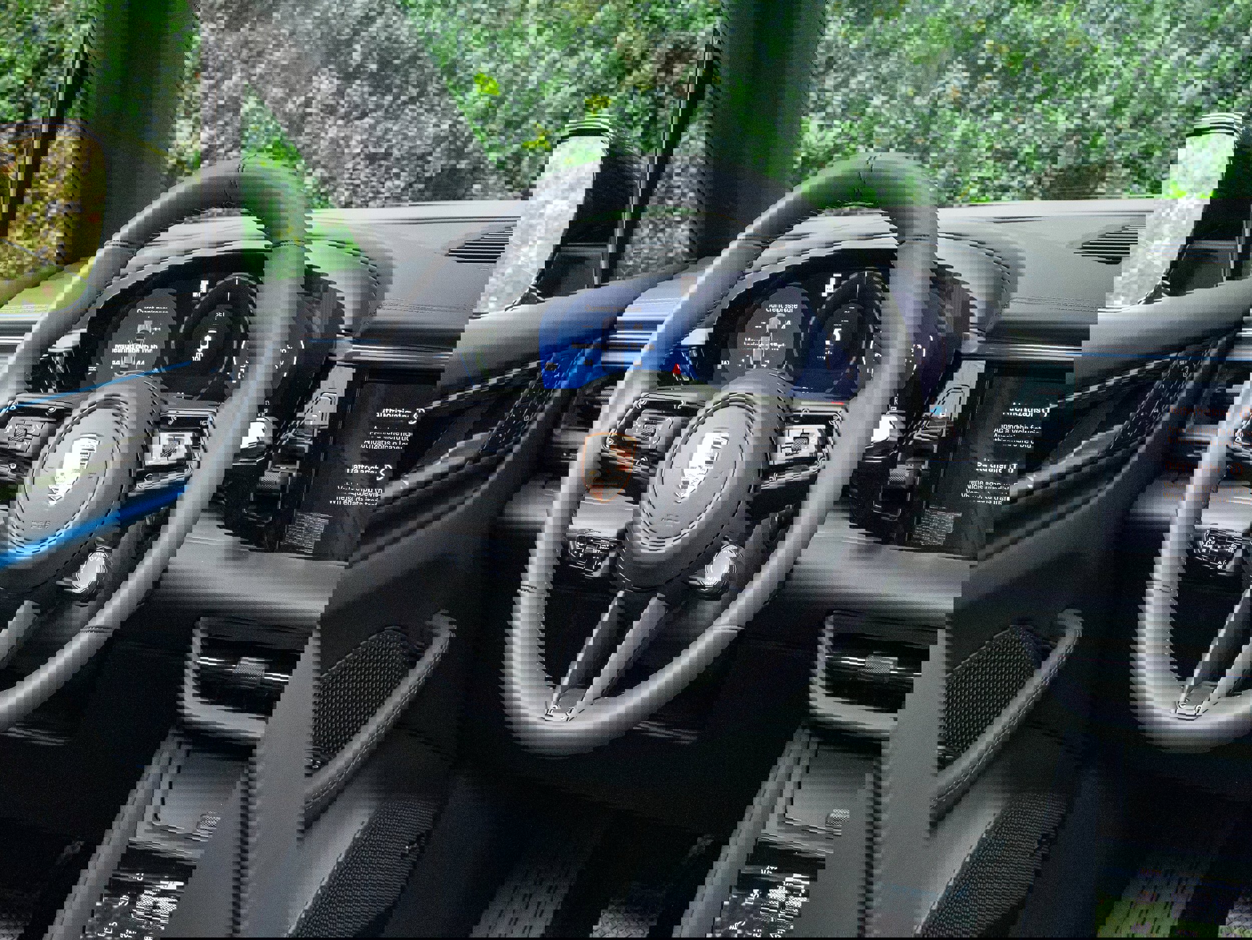 New 2025 Porsche Macan 4 Electric image 37