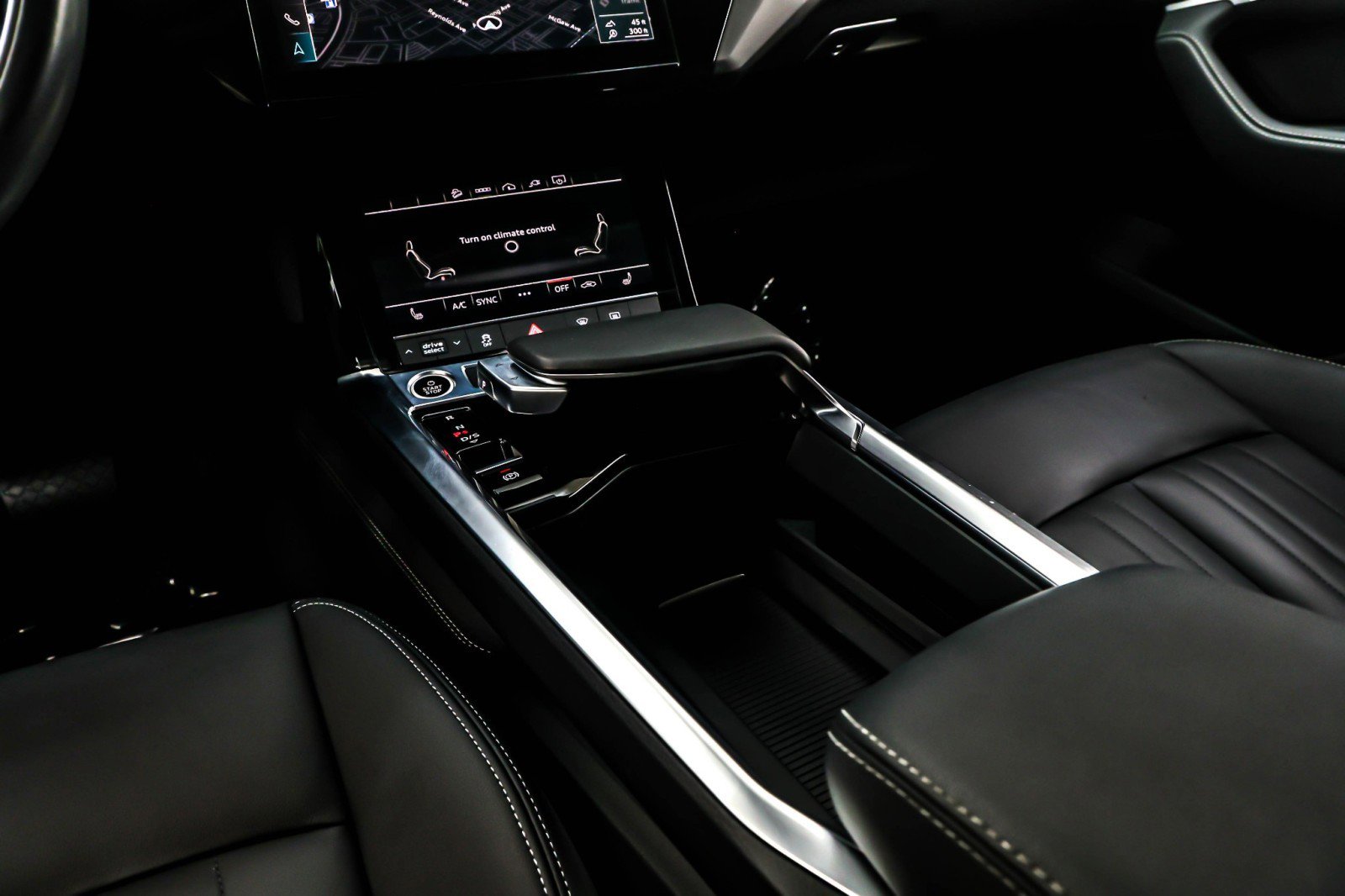 Used 2024 Audi Q8 e-tron Premium image 6