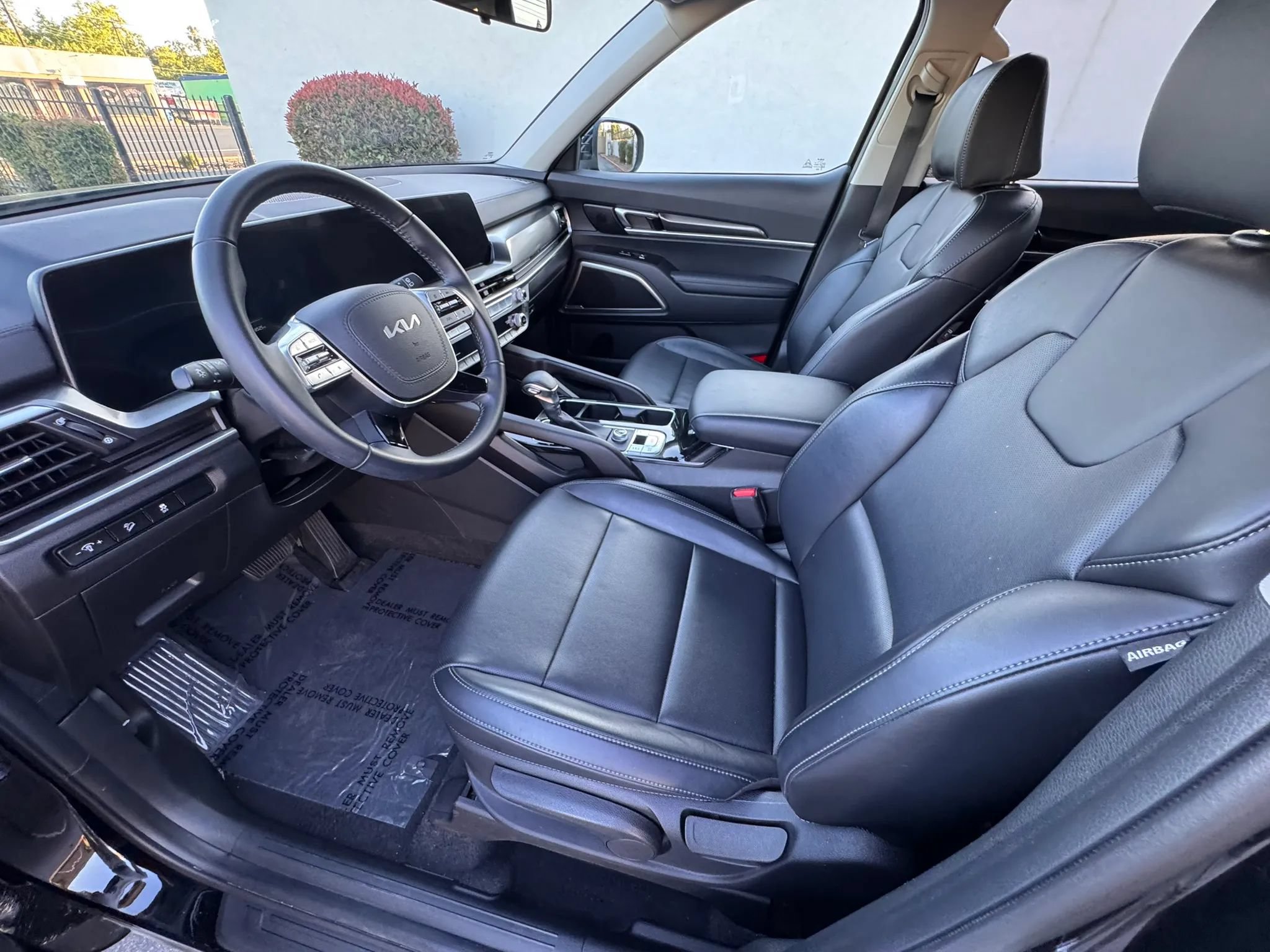 Used 2025 Kia Telluride LX FWD image 10