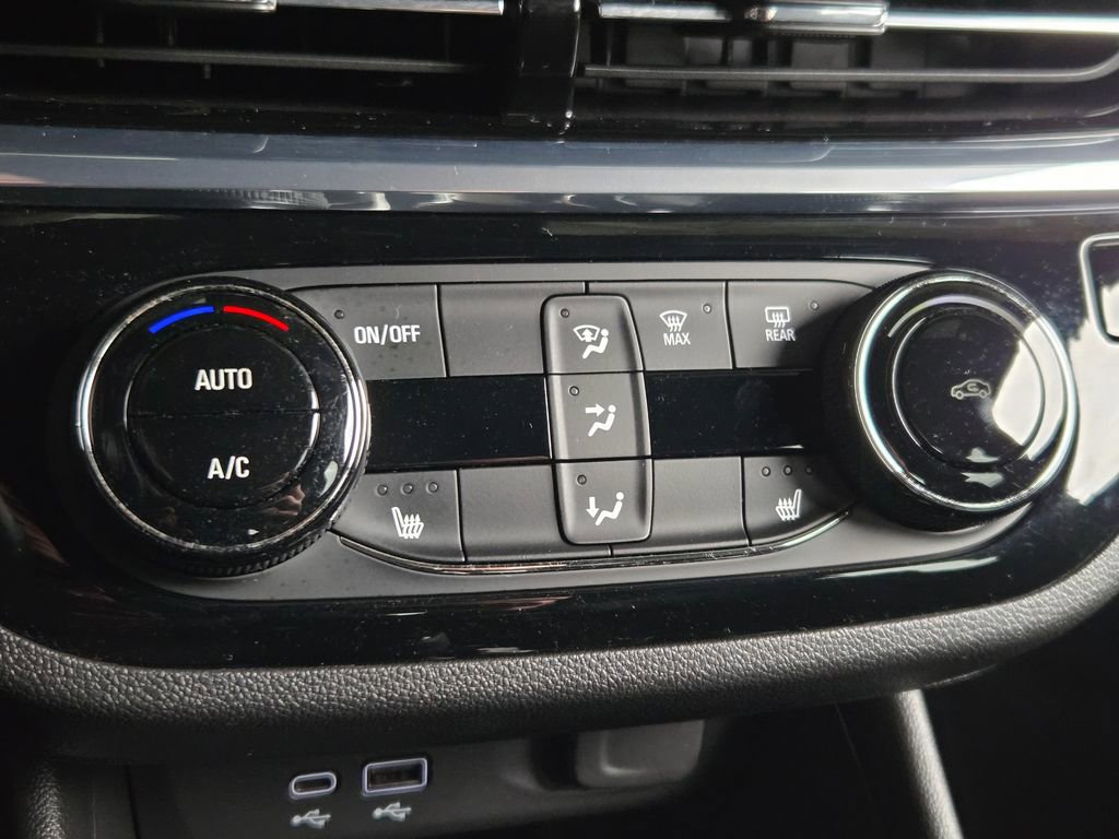 Used 2024 Buick Envista Sport Touring w/ Convenience I Package FWD image 9
