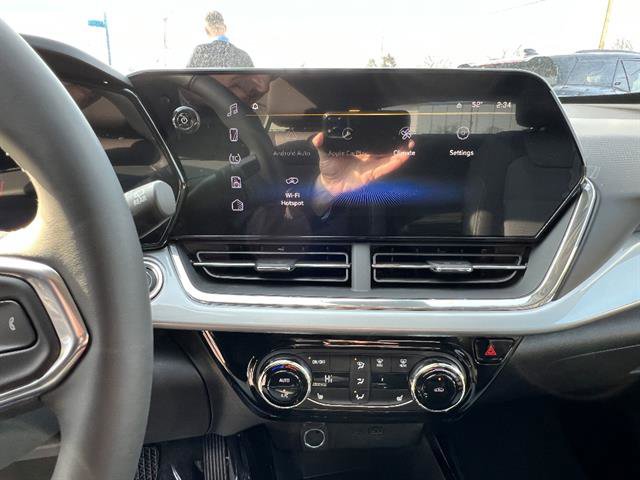 New 2026 Chevrolet Trax LT w/ Driver Confidence Package image 13