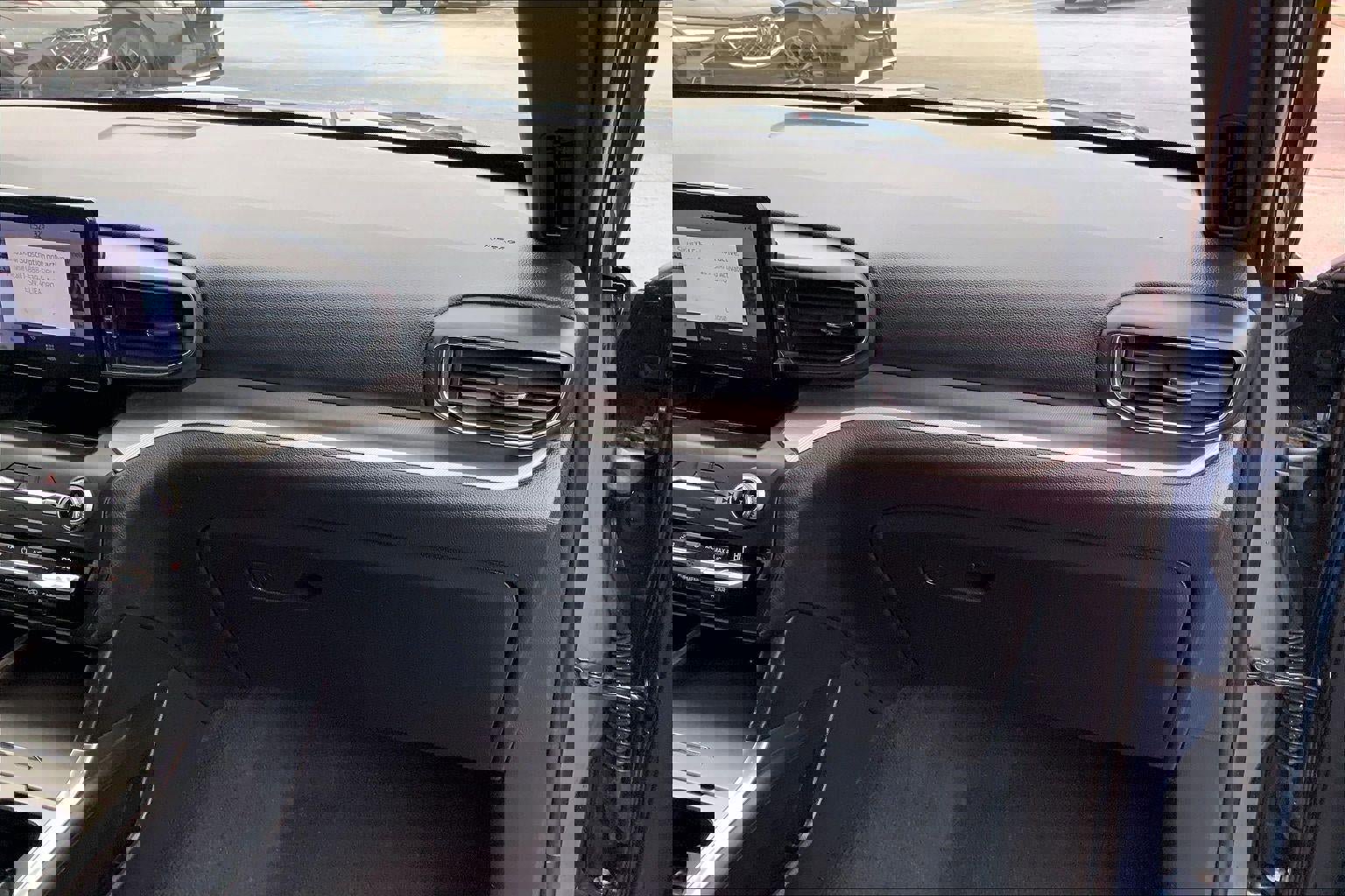 Used 2020 Ford Explorer XLT w/ Equipment Group 202A image 15