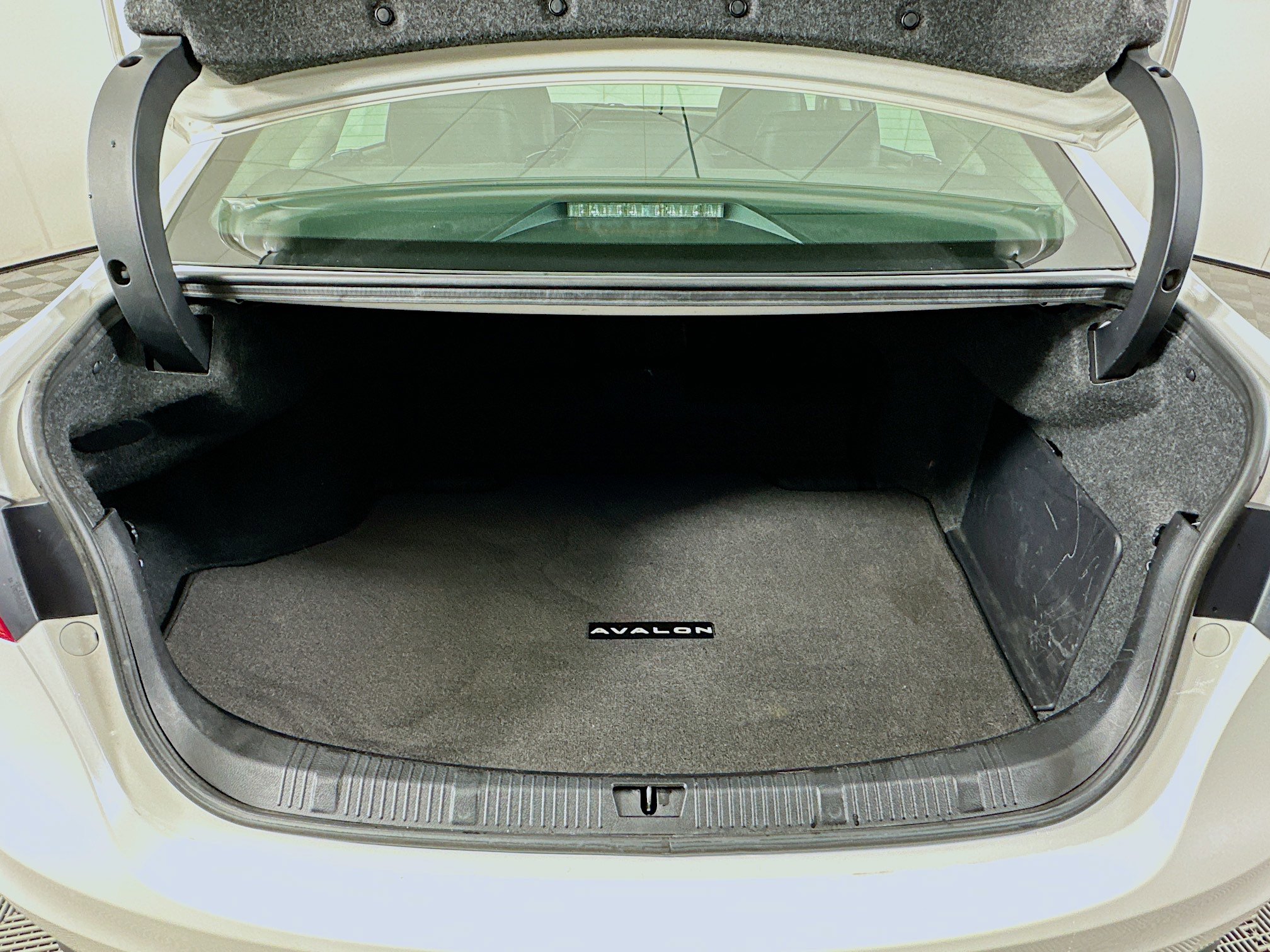 Used 2014 Toyota Avalon Limited image 28