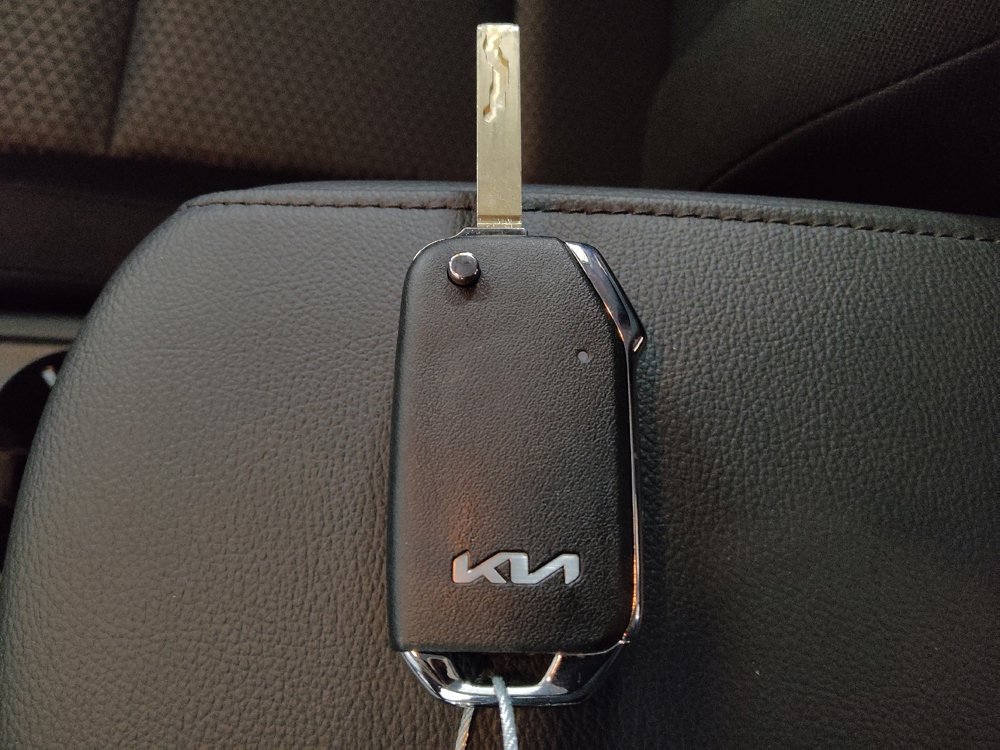 Used 2025 Kia Soul LX FWD image 32