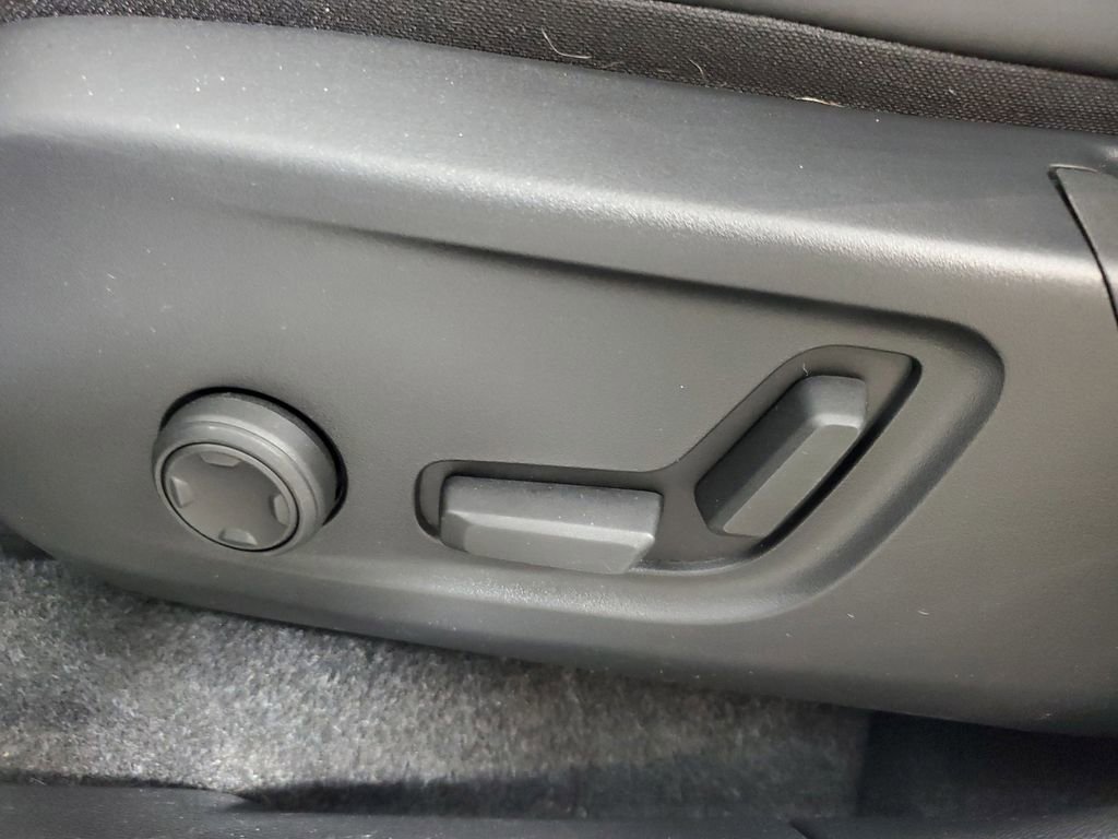 Used 2023 Volvo C40 P8 Recharge Ultimate image 23