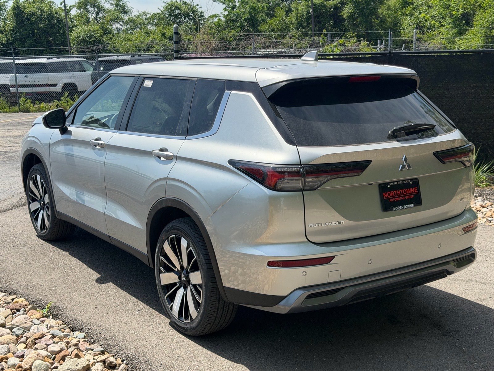 New 2026 Mitsubishi Outlander SE AWD/4WD image 3