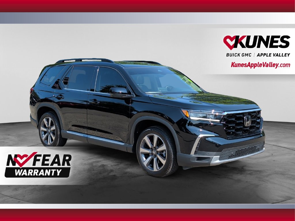 Used 2025 Honda Pilot Touring image 1