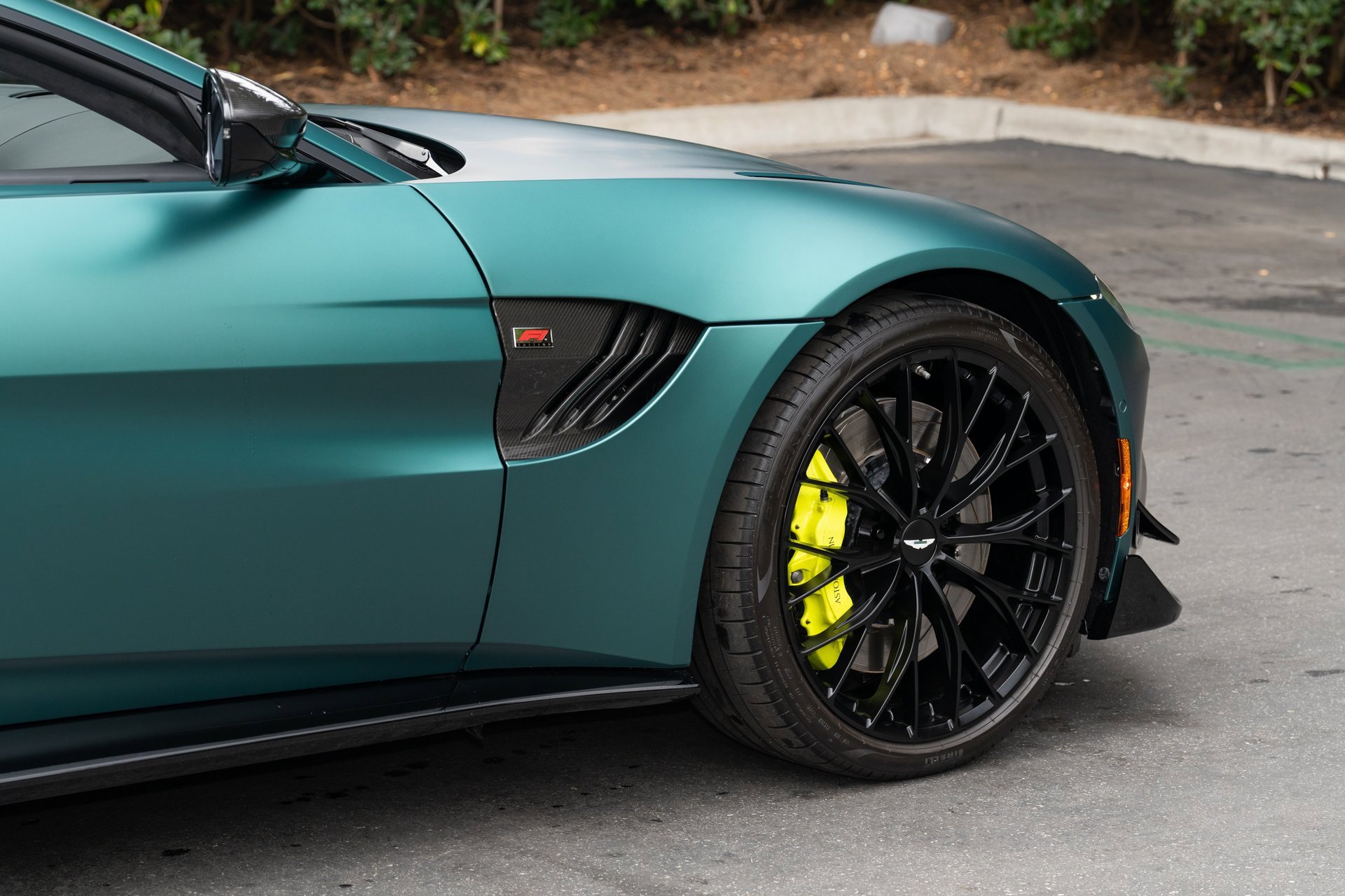 Used 2023 Aston Martin V8 Vantage Roadster image 10