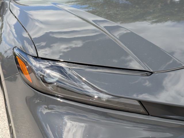 Used 2025 Toyota Camry SE FWD image 9