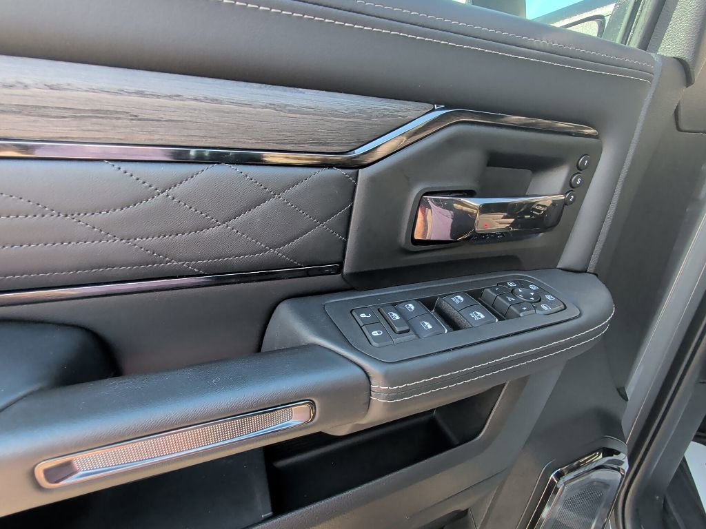 Used 2025 RAM 3500 Limited AWD/4WD image 11