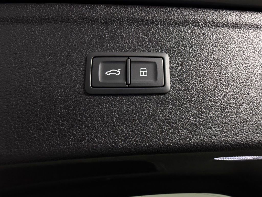 Used 2024 Audi Q5 e Premium Plus w/ Premium Plus Package image 29