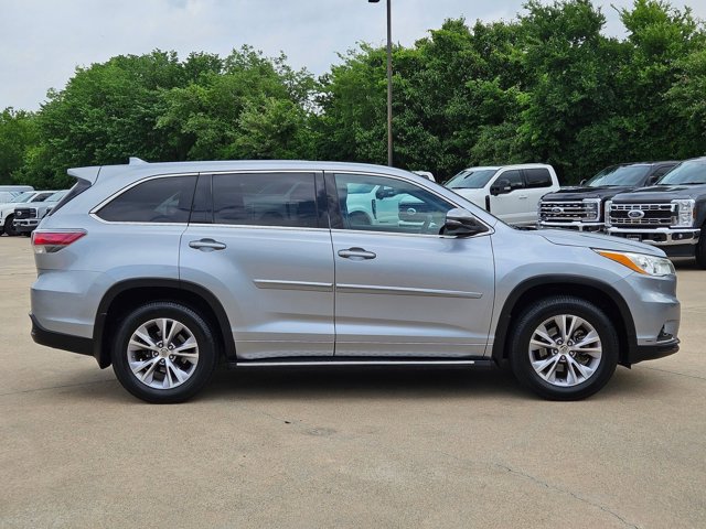 Used 2015 Toyota Highlander Plus FWD image 4