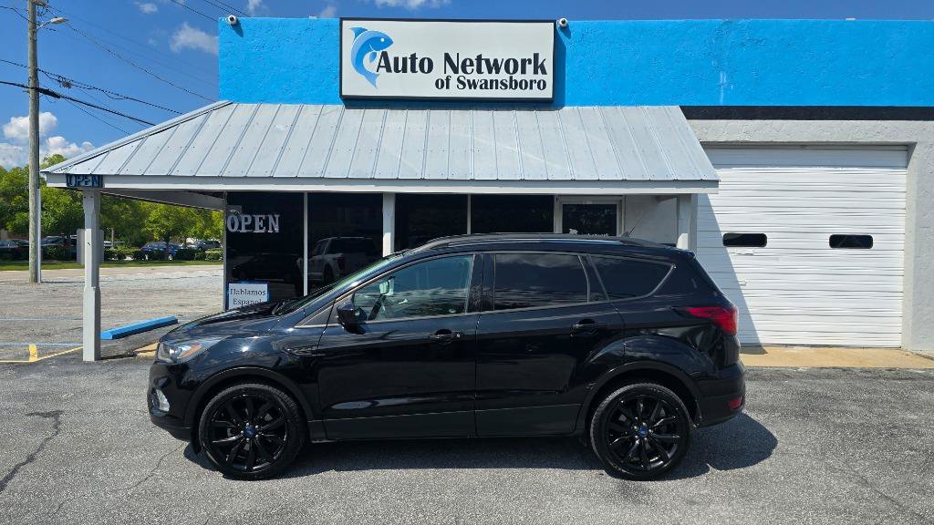Used 2019 Ford Escape SE FWD image 1