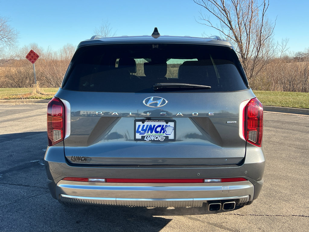 Used 2024 Hyundai Palisade Calligraphy image 3