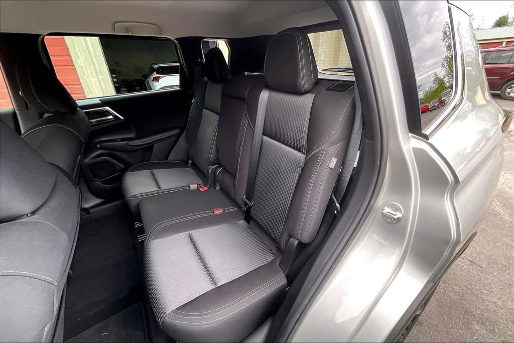 Used 2022 Mitsubishi Outlander ES AWD/4WD image 25