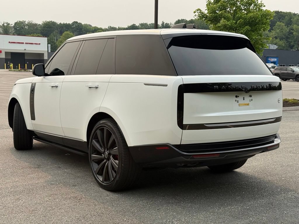 Used 2024 Land Rover Range Rover SV AWD/4WD image 4