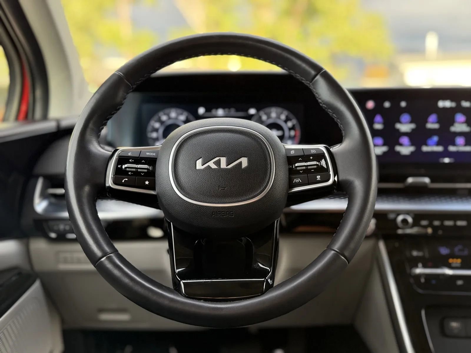 Used 2023 Kia Carnival SX Prestige w/ Paint Protection Package image 25