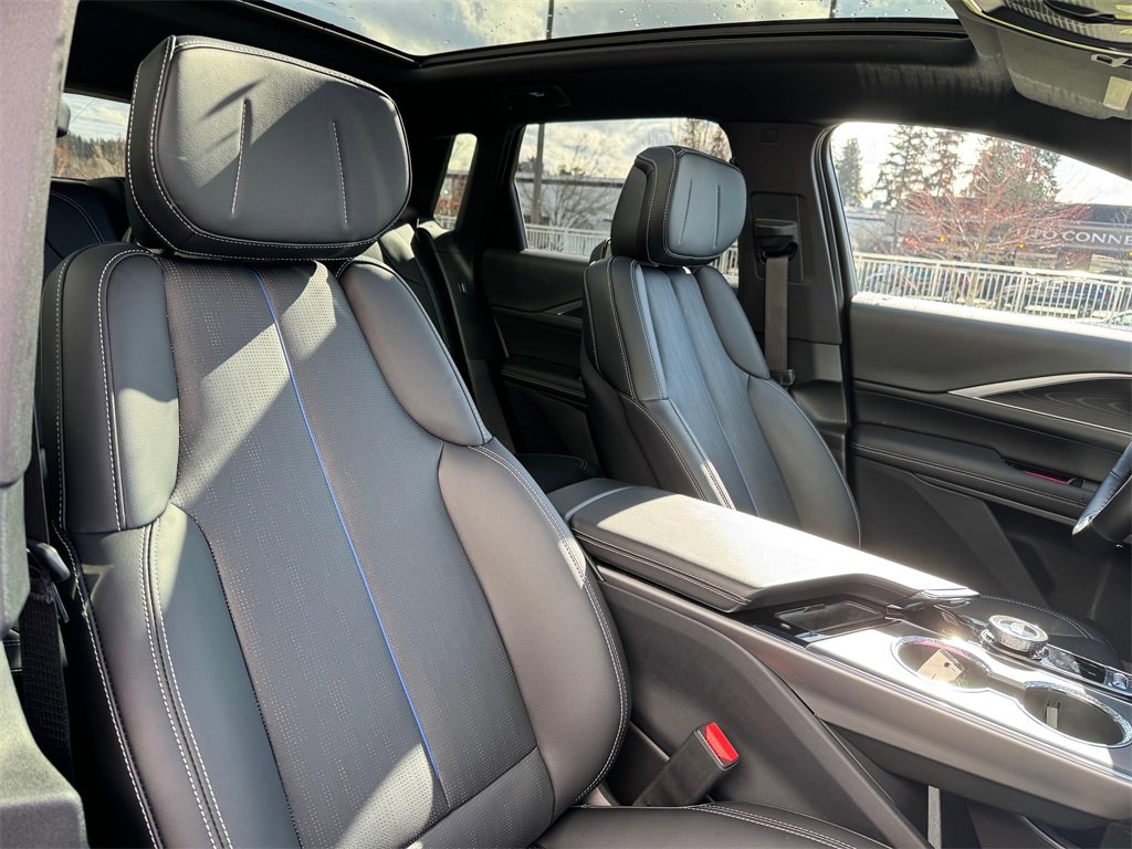 Used 2025 Cadillac Lyriq Sport image 9