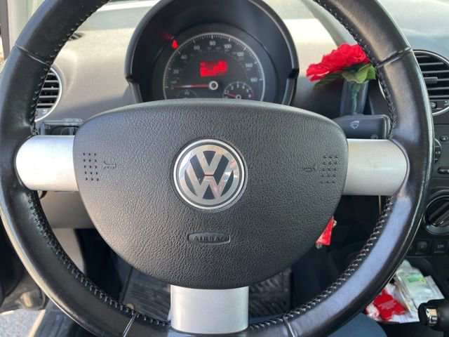 Used 2009 Volkswagen Beetle Coupe FWD image 11