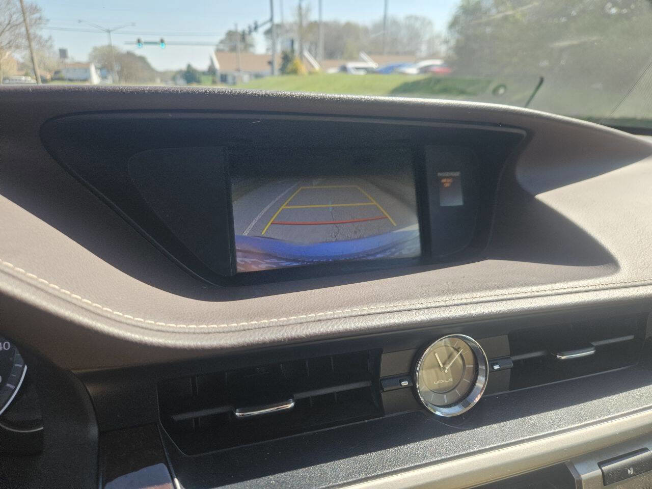 Used 2016 Lexus ES 350 w/ Luxury Package w/Wood Trim image 19