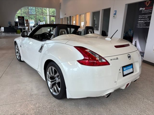 Used 2014 Nissan 370Z Touring RWD image 3