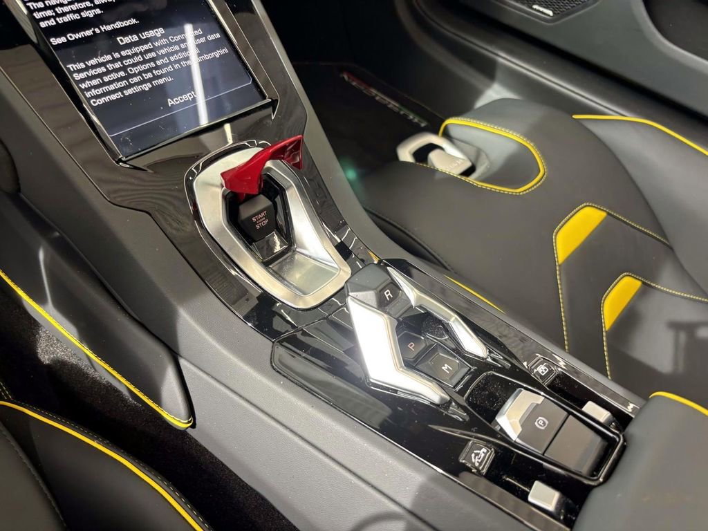 Used 2024 Lamborghini Huracan EVO image 42