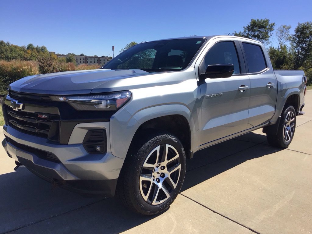 Used 2023 Chevrolet Colorado Z71 w/ Z71 Convenience Package 2 AWD/4WD image 3