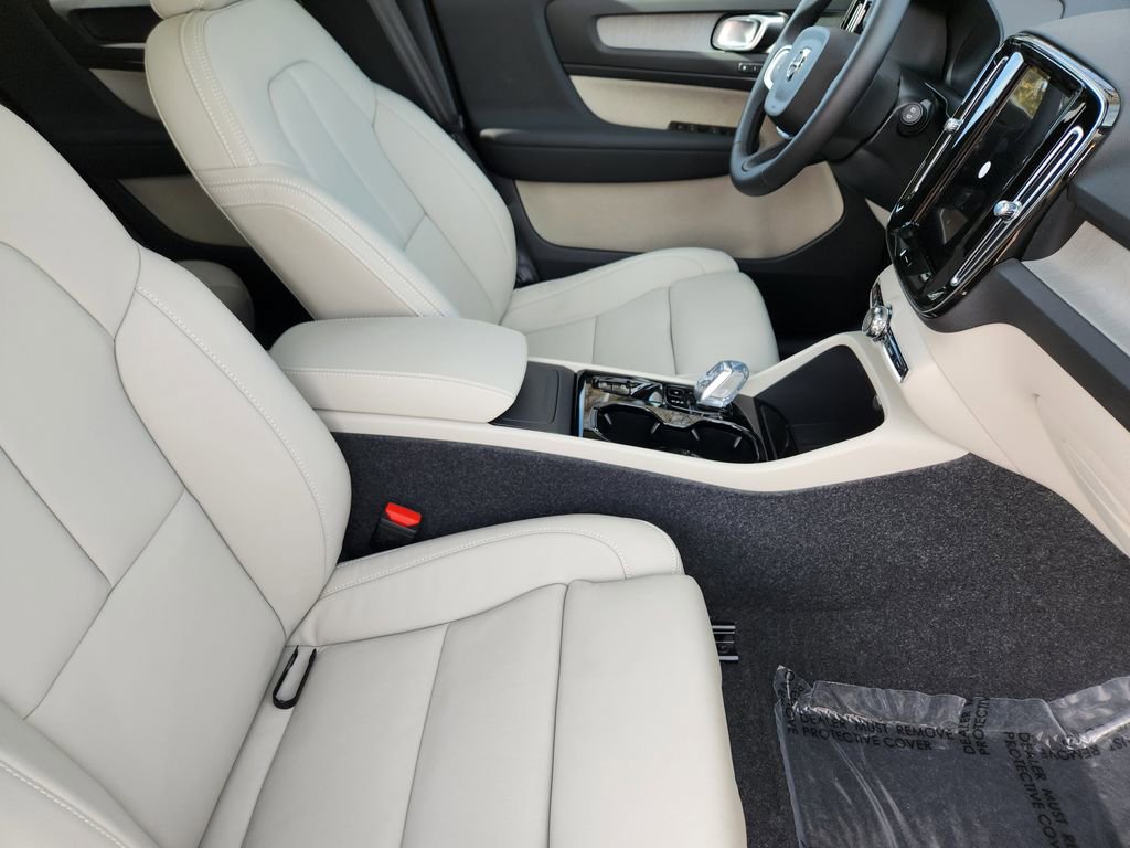 New 2026 Volvo XC40 B5 Plus w/ Protection Package Premier image 4