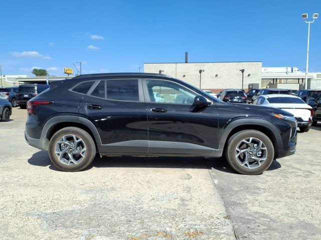Used 2026 Chevrolet Trax LT FWD image 4