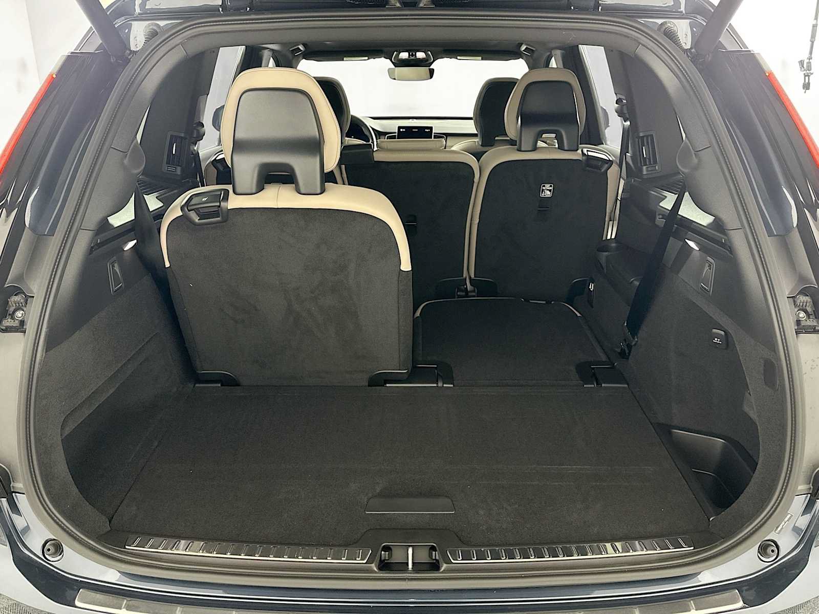 New 2026 Volvo XC90 B6 Plus w/ Protection Package Premier AWD/4WD image 24