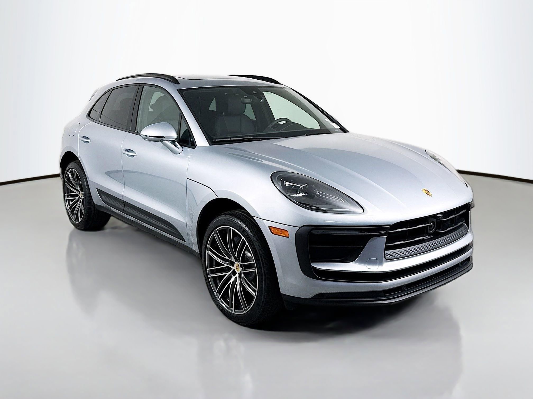 Certified 2026 Porsche Macan image 7
