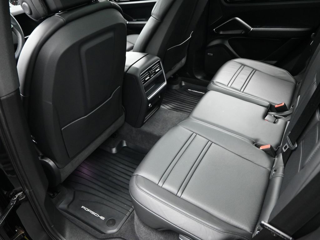 Used 2021 Porsche Cayenne image 28