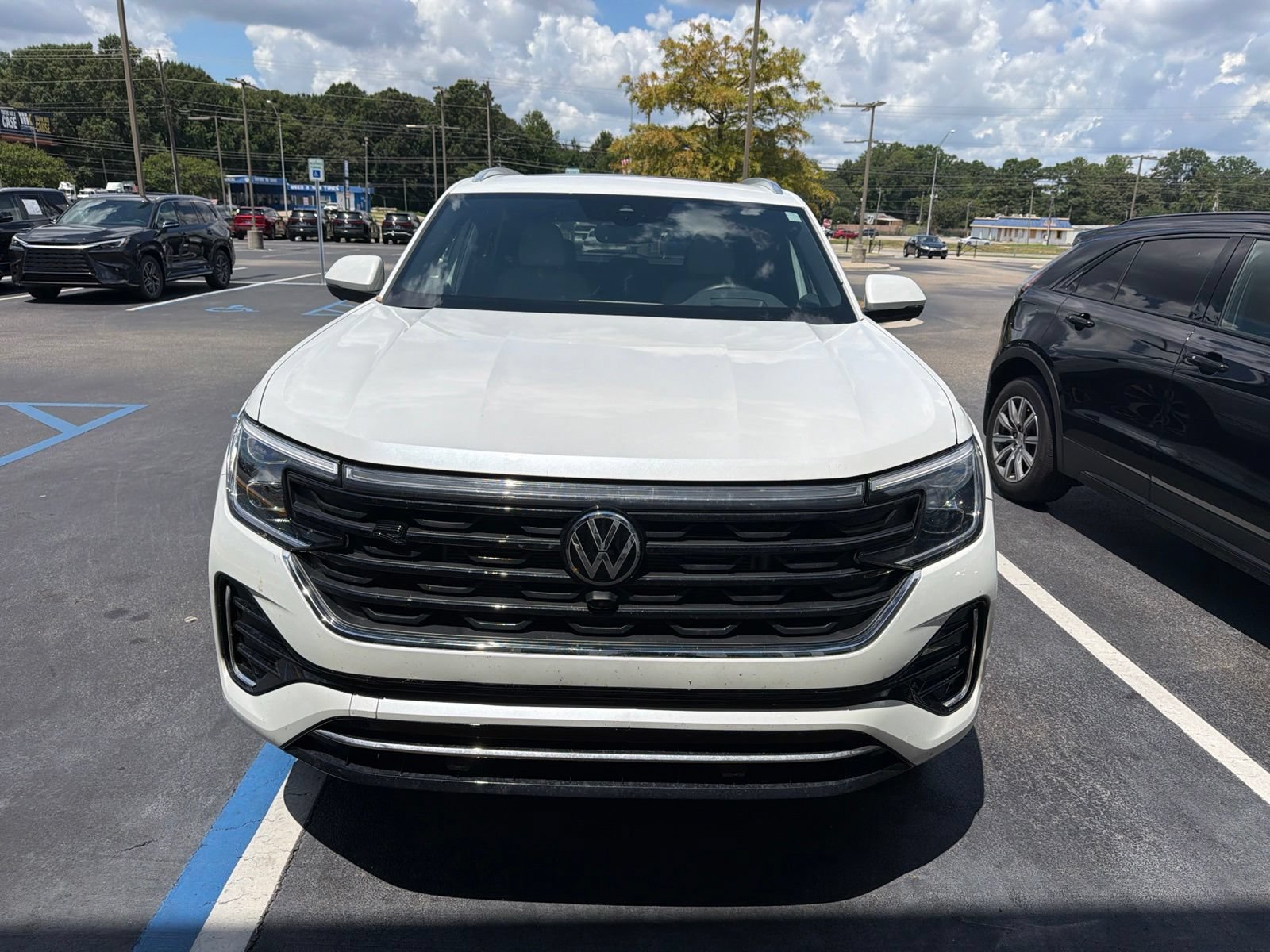 Used 2025 Volkswagen Atlas Cross Sport SEL Premium R-Line AWD/4WD image 8