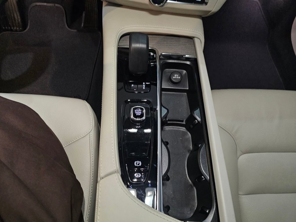 Certified 2025 Volvo V90 B6 Cross Country Plus AWD/4WD image 24