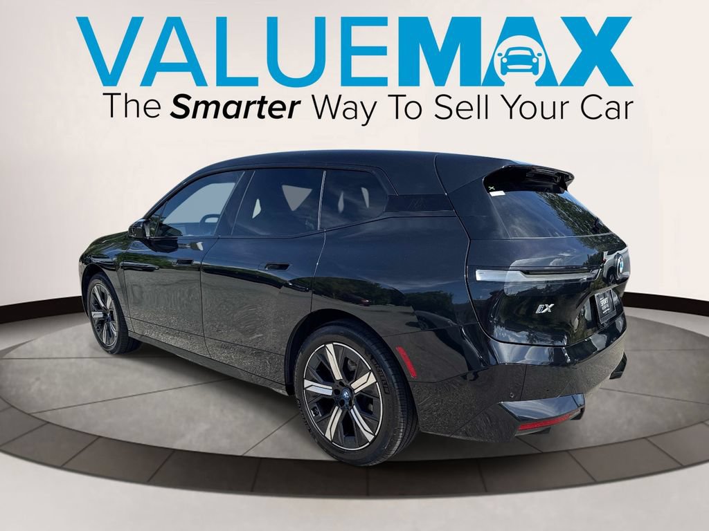Used 2023 BMW iX xDrive50 w/ Sport Package AWD/4WD image 5